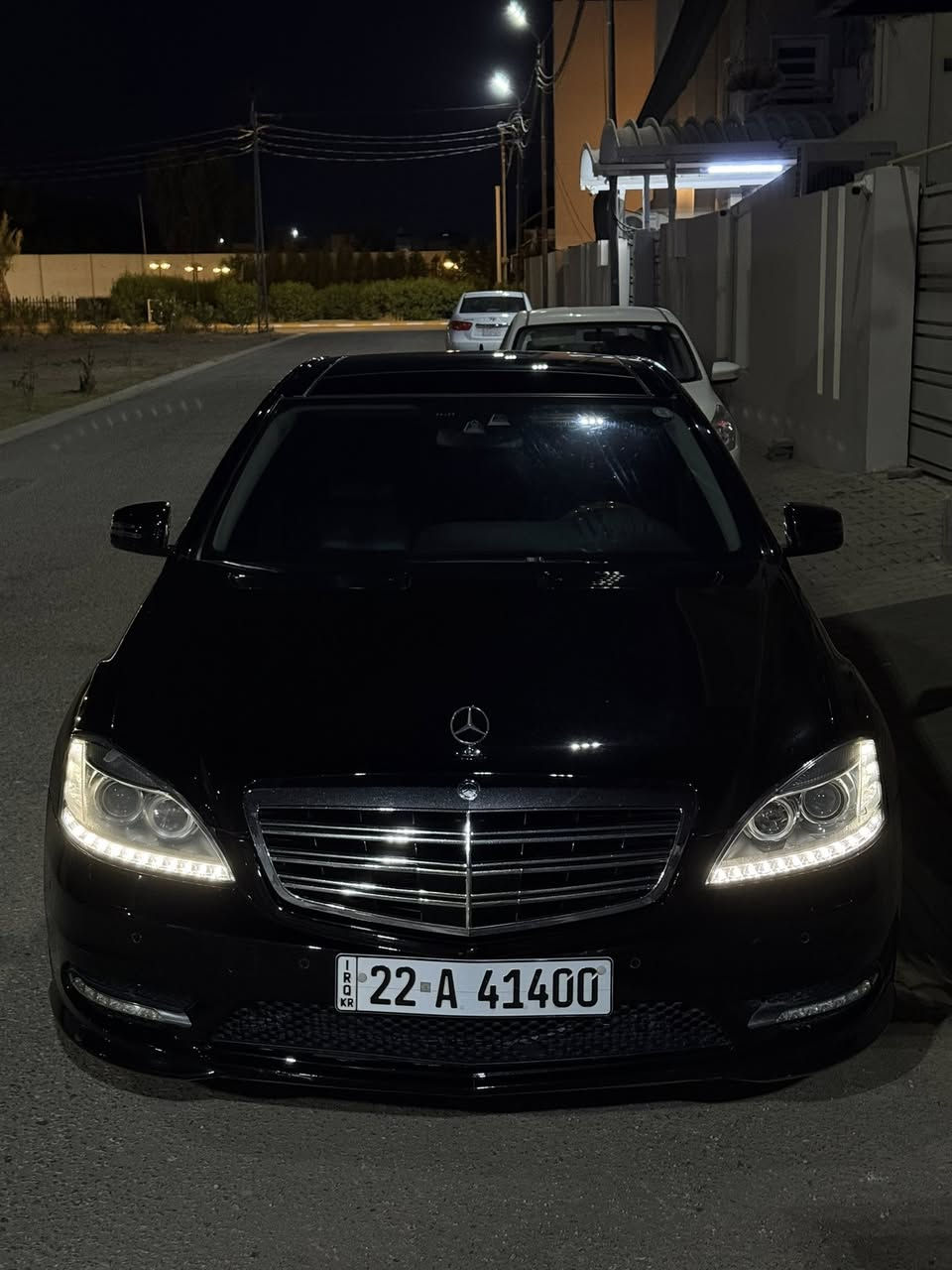 السلام عليكم
معروض للبيع 
مرسيدس s500 2012
خليجي مكفول كفاله عامه عدا دعاميه الاماميه مصبوغه
مغلفة ppf ضمان 10 سنوات
رقم اربيل تحويل وكاله مضمون
ماشيه 150 الف كيلو حقيقي
فول مواصفات اعلى فئة
بنوراما ورادارات وكامره وناظور ليلي
شاشات خلفية وكراسي تبريد تدفئه ومساج 
سماعات هارمن ودمام خلفي
4 ابواب شفط والجنطه كهربائية 
محرك 8 سلندر توين باور توربو
ثلاجة خلفية 
بدون اي نقص نهائيا والعداد صفر مسج 
السعر 188 ورقة وبيها مجال بسيط
***********
