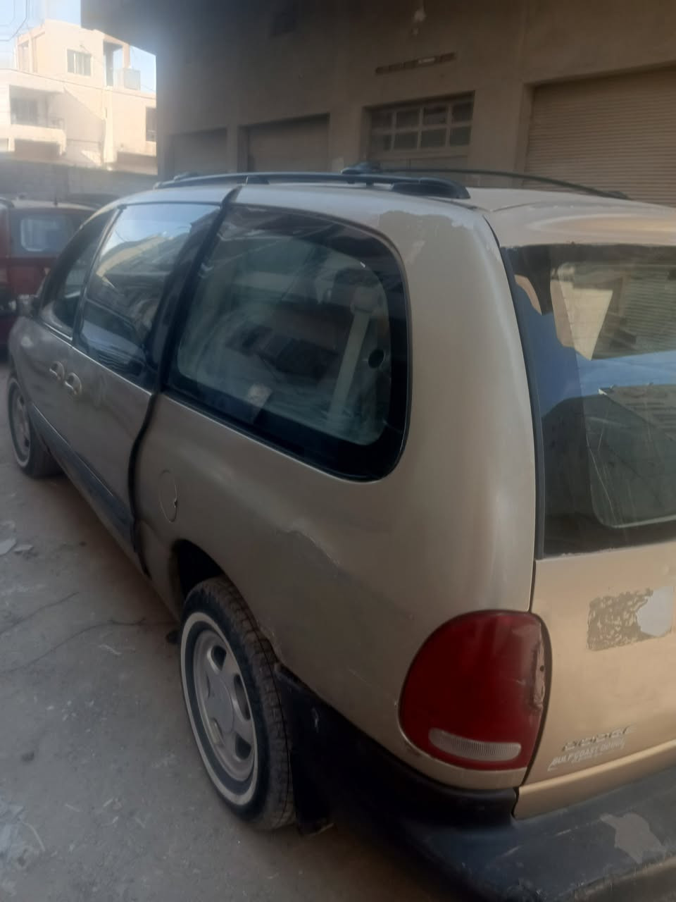 دوج موديل 2000 شغله كامله السياره حلوه بيهه نقص بس بالكير النمره الرابع ما تجي السياره موجوده بديالى بعقوبة وسنويه لل2029 السعر 27 وبيعه مجال مستعجل ع البيع السياره تحويل ثاني يوم الرقم ***********
