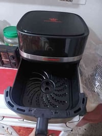 قلايه كهربائيه للبيع جديد مستعمل مره وحده كارتون وياه بعده لوك السعر 8...