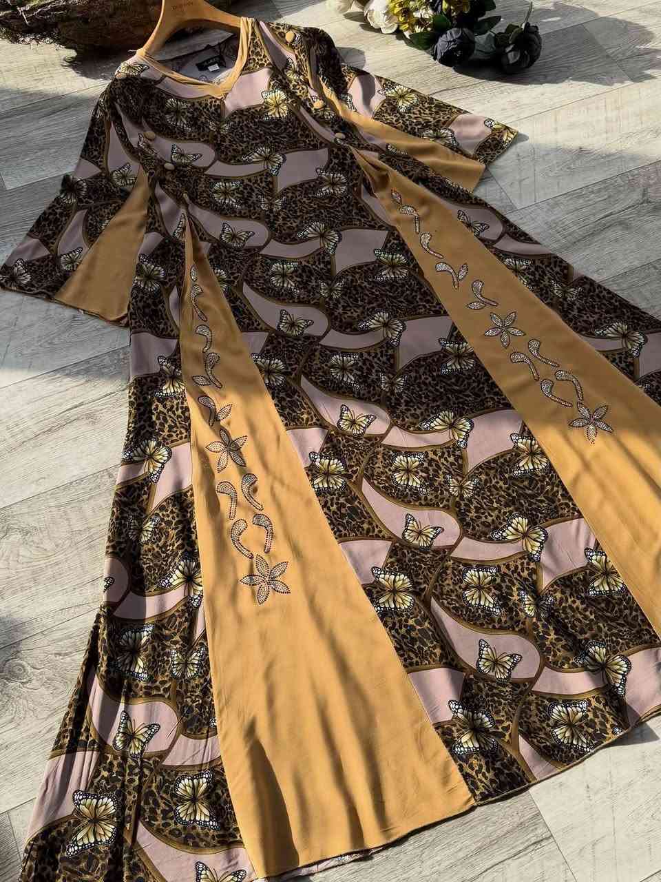 #تكررررررارررر_____وووووصـــــــــــل
#دراعةكشمير خليجي بنعومة فاخرة ✨
لون راقي وتطريز ناعم يبرز الأنوثة بذوق هادئ🌸🦋
قصة مريحة مع شدّة خصر تعطي شكل أنيق ومرتب🐅🙂
القياسات _2xl_3xl_4xl_5xl🙂🤍
#سعـــــــــــــــــــــر15
يوجد توصيل داخل المسيب الفين دينار 
يوجد توصيل محافظات


**إذا كنت صاحب هذا الإعلان وتريد حذفه لأي سبب، رجاءا أرسل رسالة إلى الدعم الفني**