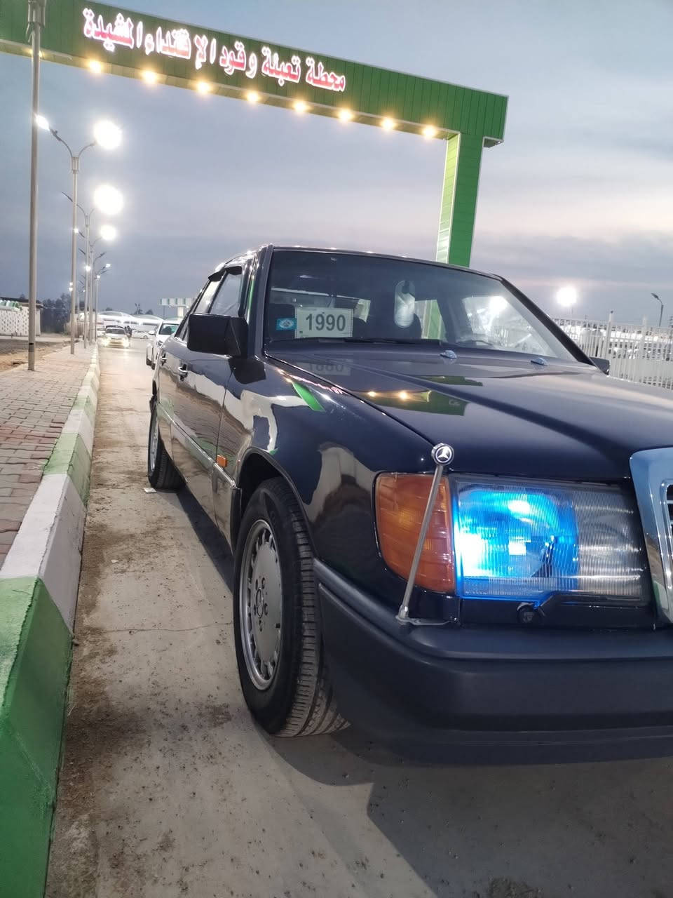 سلام  عليكم  مرسيدس
موديل 1990   حجم 300
رقم بغَداد
كير محرك بلاد  6 عدل جدد
جام كهرباء  سلايت شغال
كهربايات كله شغاله
تبريد ثلج  تَدفئه كامل
سياره احلا من الصور السعر 60 وبيه مجال 
العنوان ديالى الغالبيه سيف سعَد
اني مكلف بل نشر تصال على الرقم

رقم الهاتف *********** وتساب
