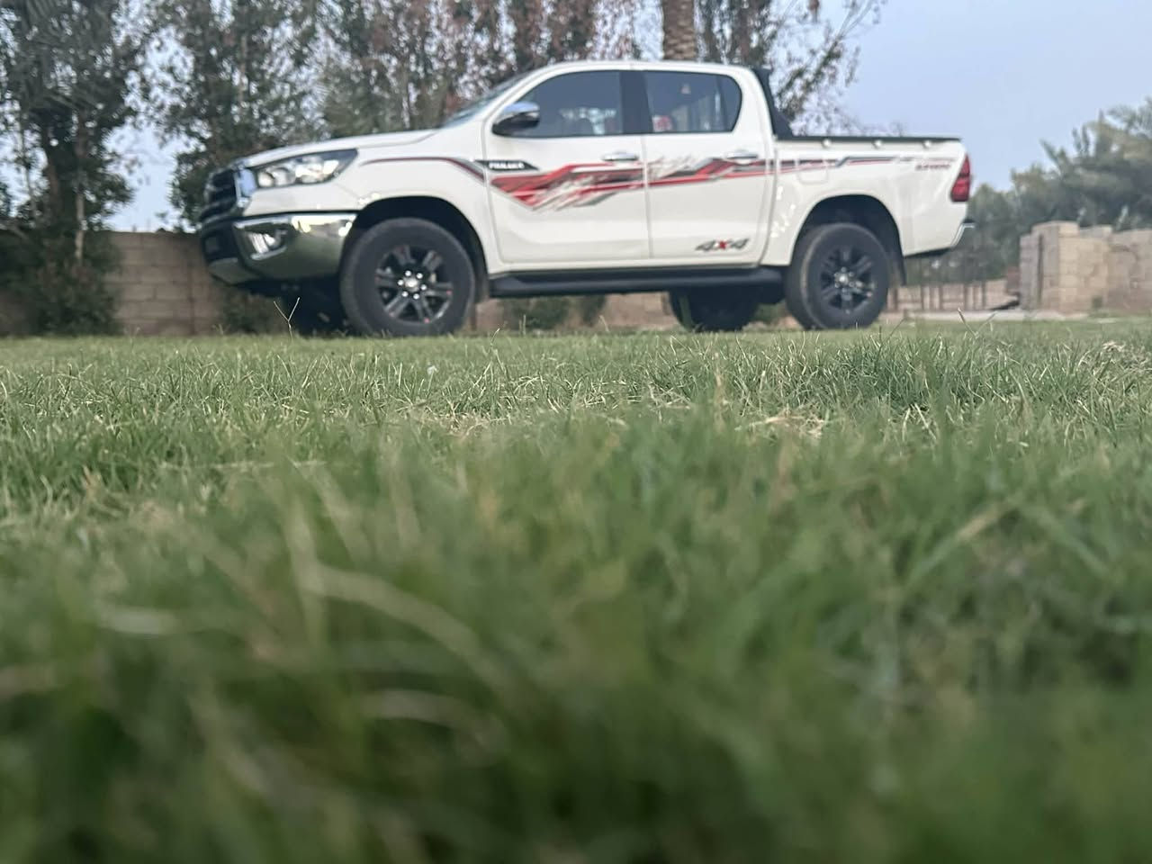 سلام عليكم  بيكم هايلوكس للبيع موديل ٢٠٢٣ سياره على وضع شركه  سونار ابيض  سياره رقم بغداد مكينه ٤سلندر سعر٣٢٥ وبيها مجال رقم هاتف***********
