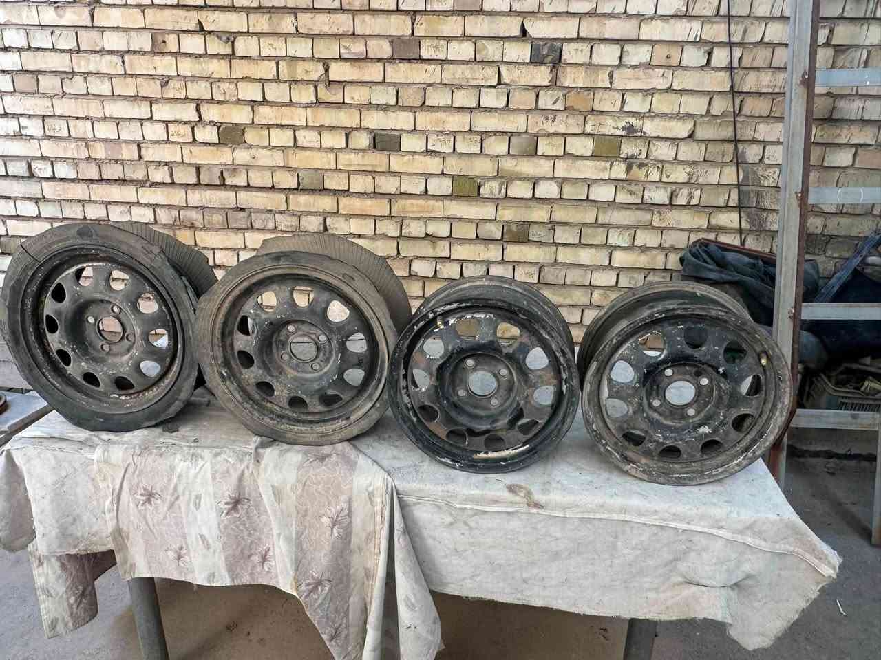 السلام عليكم من رخصت الادمن الذهب
ويل بلادي نقص طواكة ويحتاجلك صبغ بدون عواج بدون تصليح السعر ٣٢٥ وبي مجال 
تخم كبات ڤنتو السعر ٢٠ 
مراوح عاصفة الماطور والنساعد السعر ٧٥ قف 
مساعد مروحة سته سلندر حاوية ٢٠ 
مساعد مروحة اربعه سلندر حاوية ٢٠ 
بك لايت دخاني السعر ٤٥
هاوزن هلفي مامل تشد كبل حتى فلنجات بي وبواري البريك بي احويرة من البنز للدسك يرهم للعظم السعر ١٥٠ وبي مجال 
درع كيس دهن السعر ٤٥ 
مازدات مع شباك اي بي تي السعر ٧٥ قفل 
واقيات الفطعة ب٥ 
ترايش بوب داخليه تخم التخم ب٣٠ 
ترايش بوب خارجية بلادية حاوية مع الكلبسات ٤٠ 
هلال جاملغات امامية بلادية ٢٠ 
قاعدة فيت بمب السعر ٣٥ قفل شغالة 
والغراض البقية اسعارهن مناسبة 
ملاحظة توصيل ماعندي توصيل ماعندي توصيل ماعندي 
تجيني تشوف الحاجة وتشرفني وتشلع عيوني وبيك خير وتدلل 
مكاني بغداد الكرخ حي الجهاد 
رقمي *********** ابو يوسف
