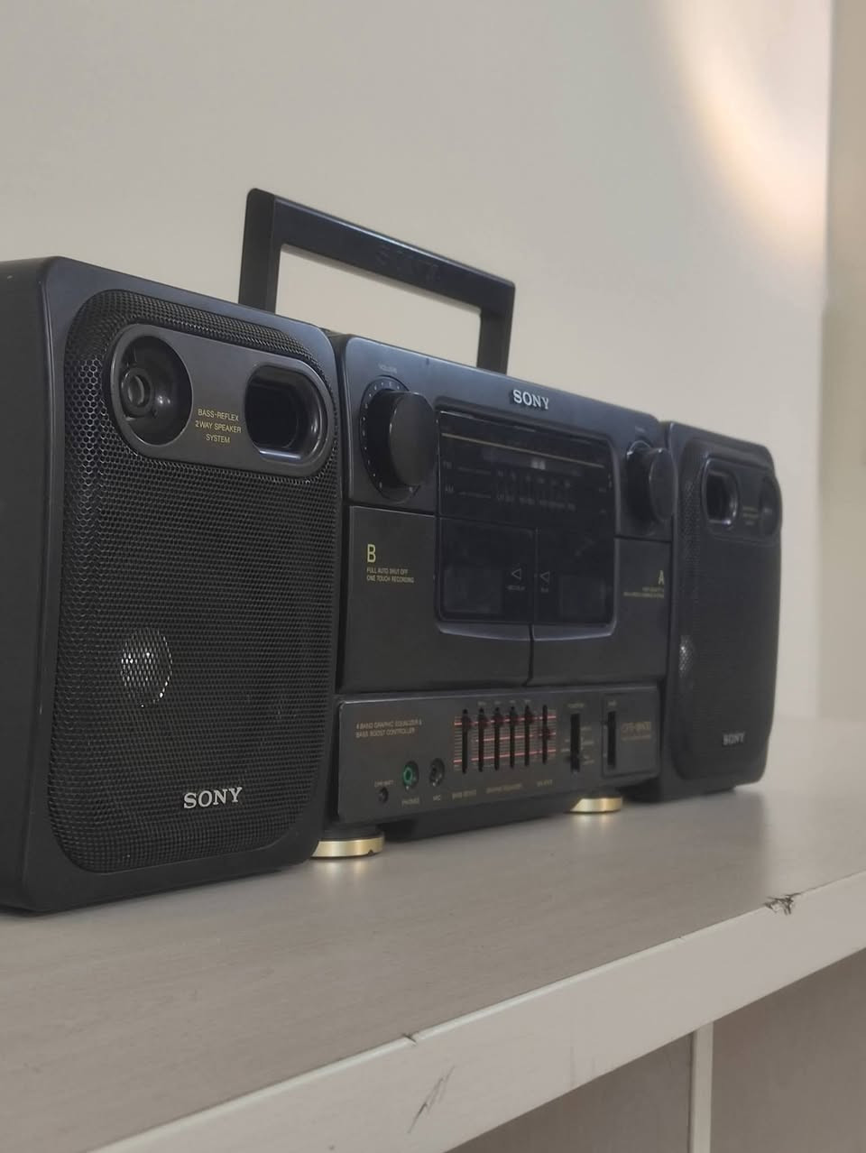سلام عليكم مسجل راديو للبيع شركه اليابانيه سوني جهاز جدا نضيف يوجد اف ام سحب ممتاز سماعات تنفصل تسجيل سريع او عتيادي يوجد توصيل وتساب ***********
