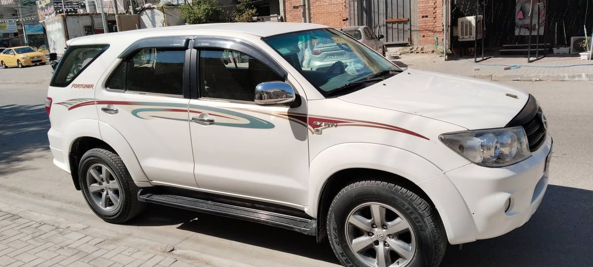 فورتشنر موديل 11 محرك 2700 اربيليه للبيع .بدون حادث او صبغ للبيع 17500$ للاتصال ***********
