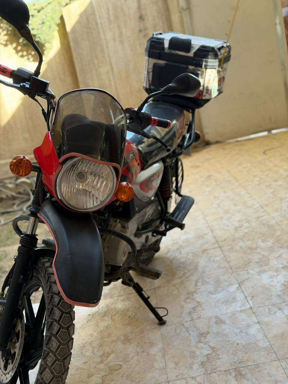 سلام عليكم بوكسر للبيع موديل 22 رقم بابل انكليزي دراجه مفتوحه مره وحده ب1550 وبيه مجال مكاني الحله بابل ***********
