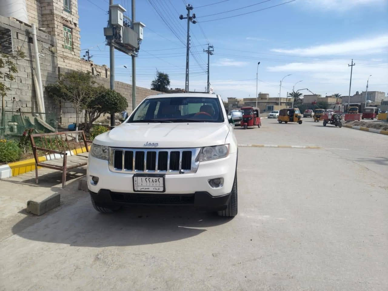 سلام عليكم  
جيب لاريدو مديل 11
تخم تاير 
تبريد من الخير سياره جاهزه
سعر 145بيه مجال بصيط 
***********
