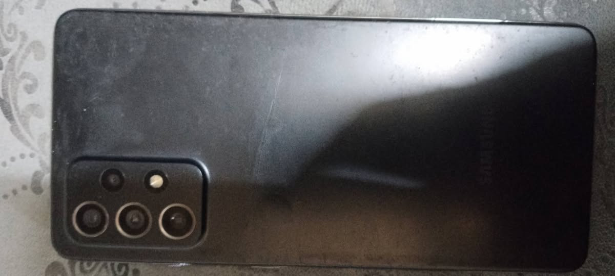 سامسونج A72 ذاكرة 256 جهاز نظيف بي فكر خفيف بللمس وبلضهر حيل سلس بلستعمال السعر 80 الف ***********.   ***********
