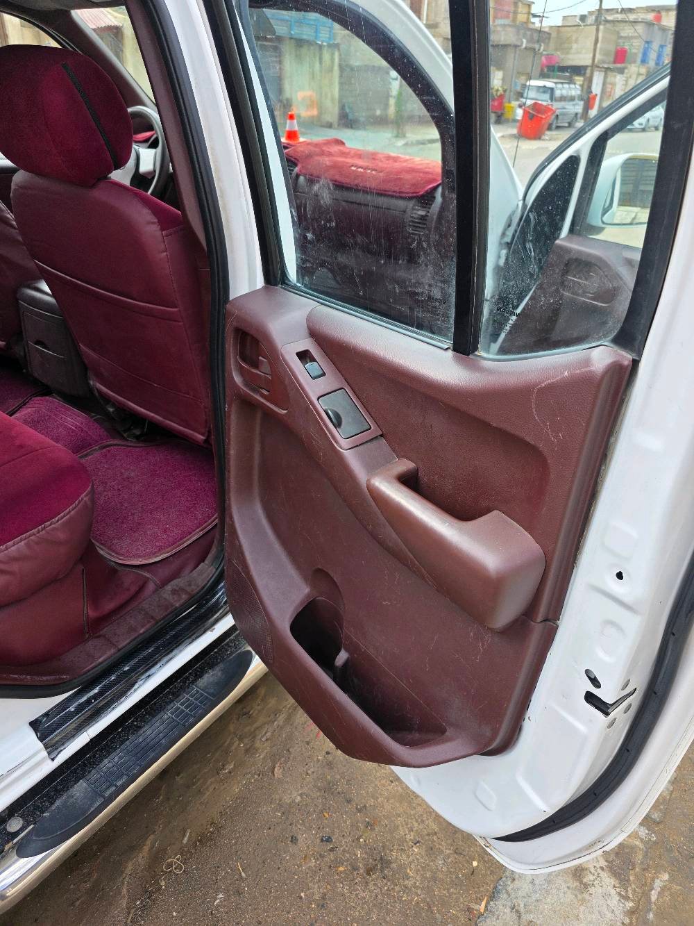 السلام عليكم نيسان نافارا للبيع مديل 2012 كير اوتـوماتيـك ، مكينة نظيفة  رقم السيارة بصرة شرط التحـويل سـنوية لحد 2029 ،هزه سنه 2026 تبريد شغال ،  فقط بيع ، سعر 100 وبيها مجال قليل حــگ الجــيـة ، للاستفسار اكثر عن التفاصيل والشراي يتصل علة هذة الرقم *********** ، السيارة بدي نظيف فقط ملاحظات قليلة ، مكاني البصرة تنومه شط العرب