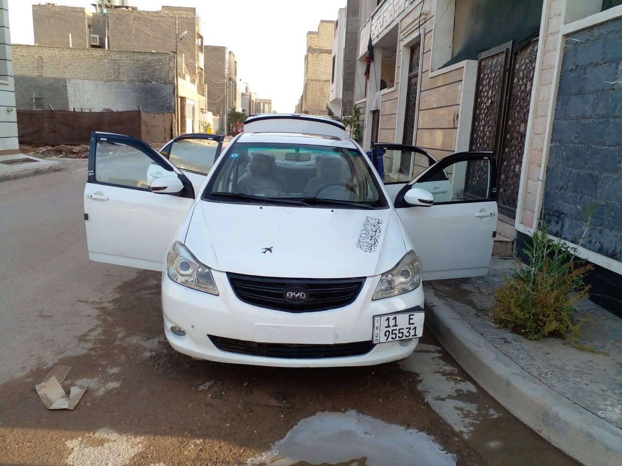 سلام عليكم للبيع بي واي دي G3  2013 سياره جاهزه بدون نقص كراسي جلد كهرباء سلايد روف كير اوتو مكينه خير من الله  سياره رقم بغداد بسمي  مكاني بغداد  وسعر 62  وبيها مجال ***********
