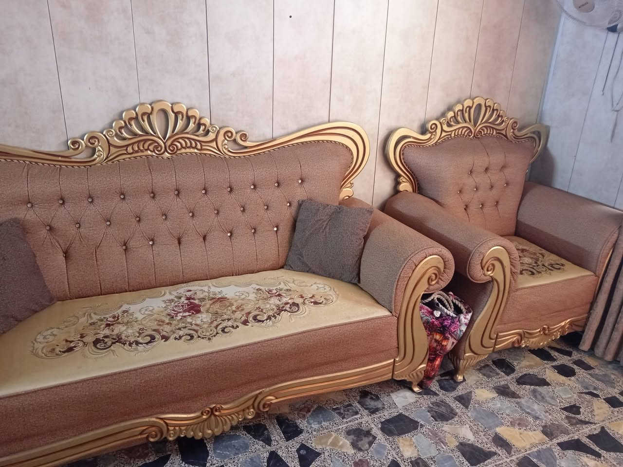 تخم كامل نضيف للبيع الاتصال ***********
