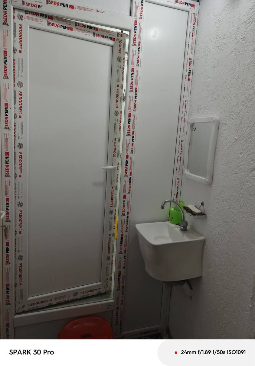 دار للبيع 100متر مربع يحتوي على ثلاث غرف وصاله ومطبخ واستقبال وثلاث حمامات طابقين مواد البناء طابوق والاساس والسقف كونكريت مع الطابق الثاني كذالك طابوق وصب العنوان ماقبل باب دخول مطار النجف الاشرف ارقام الشراء(***********)(***********)او مراسله الصفحه
