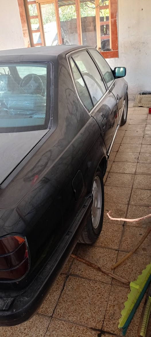 السلام عليكم ورحمة الله وبركاته لبيع او مراوس بي ام حجم 730 فول مواصفات كير عادي 7 نمر رقم دولي نينوى انكليزي بيها كروبون بازين داخل جلد جديد فو وايت صبغ احزام لجمله فقط موجود على فياس أو وتساب رقم *********** كورك *********** اثيهن بيهن وتساب
