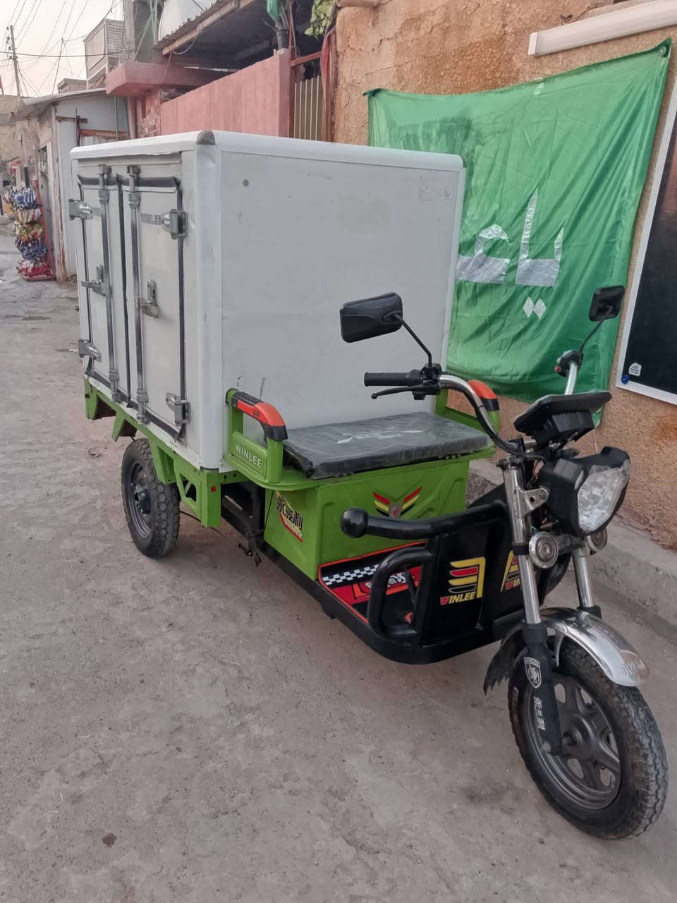 السلام عليكم 
ستوتة شحن نظيفة 
بطاريات جديدة 
مابيها نقص 
محاورة بدل البديل بوكس 
كما مبين بالصور
للراغبين الاتصال على الرقم *********** 
 السعر ٩٥٠. الف وبيها مجال
