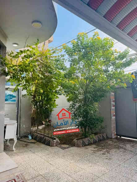 بيت للبيع 
حي ابو طالب شارع الجنه الزوار خلف مطعم بغداد مساحته ٢٠٠ متر 
يحتوي على بيت ارضي 
غرفه ٦×٥
غرفه ٥×٤
صاله ٥×٨
استقبال ٨×٤
مطبخ ٥×٤ونص مع كاونتر واثاثه سعره ٦٠ ورقه
ومنور عدد ٢
حديقتين خارجيه وداخليه وكراج سياره  البيت الأرضي جداره كله سيراميك اسباني وسقوف جبس الاستقبال منظومة غاز بواري +منظومة حشرات البيت الارضي

درج خارجي الطابق الأول يحتوي على شقتين مؤجرات ع ٣٠٠ كل شقه بيها غرفتين وتخاريج 
الطابق الثاني بيها شقه سويت غرفه ٦×٥ وصاله وتخاريج مؤجره ب٢٥٠ والسطح كله سندويج مسقوف ومسلط 
البناء البيت الارضي والشقق بناء صب درجه اولى شرط مواد وعمل ع الفحص
لمعرفة السعر علق برقم 1
لباقي التفاصيل يرجى زيارة المكتب 
او الاتصال بالارقام التالية واتساب حصرا
 ***********
 *********** 
عنوان المكتب #حي_الغري_شارع_مجمع_العين 
مقابل #حسينية_الإمام_علي_ع 
#عقارات_النجف_مكتب_دار_الأمان_للعقار .
