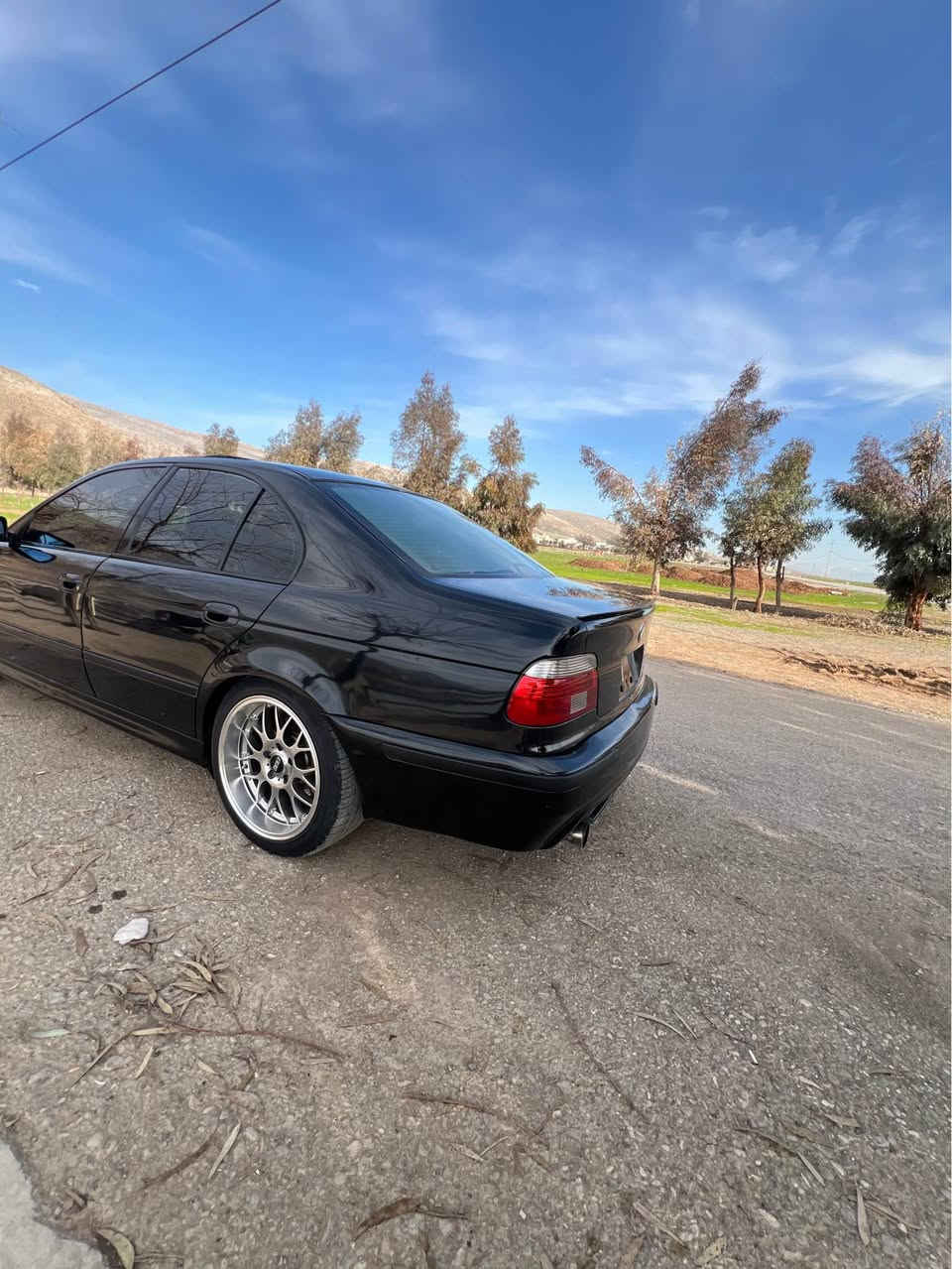 سه ره تا به ناوي خوا
تئبيني  ئه وانه ي نوسيومه هه مووي به شه رت
bmw 544🚀v8ديله مؤ ئاو 
مؤديل 2003قه پات مواسه فات
ده بل گئر  تؤماتيك  عادي سپؤرت
كوشن جلد
كوشن هيته ر كوشن خه زن ميمؤري
سلايت شوشه سلايت خه زن
سوكان هيتر سوكان كاره با
تعديد سرعه
ته بريد ساردوو گه رم له شوئني خؤي
زؤر مواسه فاتي تر مواسه فات نيه تئيدا نه بئ
گئر و مه كينه به شه رت
چركه ي تيا نيه 
ويل غه زالي تايه و ويل لؤك
سه ياره كه براوه ي  دوبه يه
لؤك لؤكه قوه ت و لئخوريني تاي به ته 
هه موو گياني به شه رت 
سعري 58 موشته ري ني سه رم مه يشئنه 
***********ژماره Singapore
