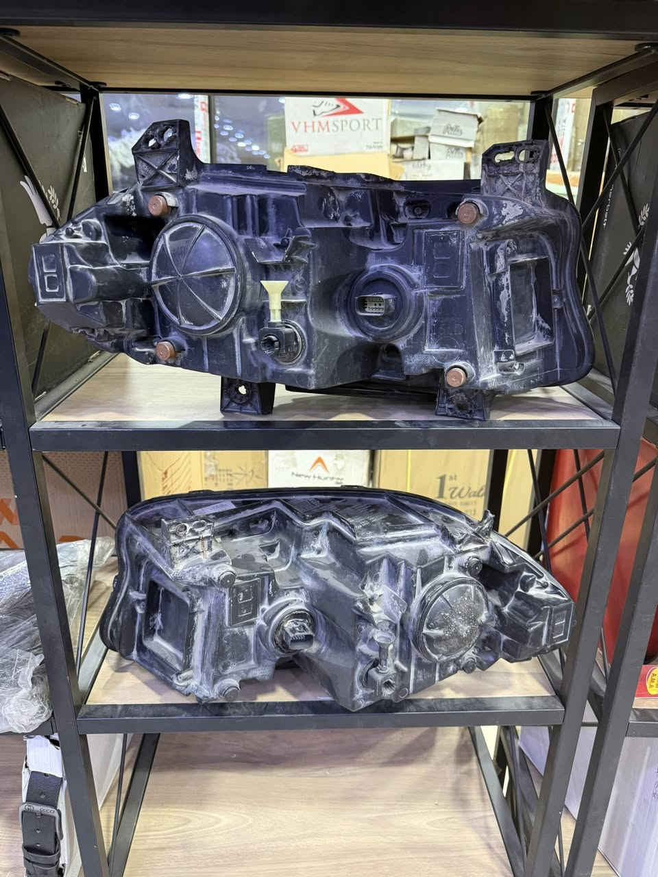 سلام عليكم
زوج لايتات  مال  2019. 
واحد اصلي واحد تجاري
***********
