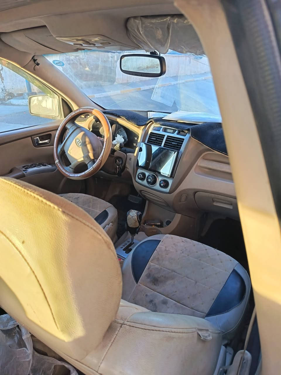 السلام عليكم
سبورتج 2008 رقم شمالي  مصبوغه حزام جماليه بدون قماره محرك 2700 

محرك وكير كفاله سياره خير من الله متصرف عليها دينار
***********
