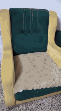 السلام عليكم تخم قنفات 7مقاعد للبيع استعمال قليل تفصال تكمه نظيف كلش السعر 350 وبيه مجال العنوان سكينه شارع المكاتب فرع سيد صادق المترفي للعقار ***********
