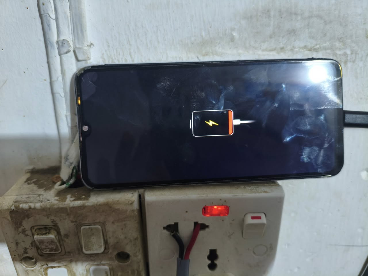 جهاز عوزه شاشه فقط ذاكرته 64سعره 20 فقط للاستفسار ***********
