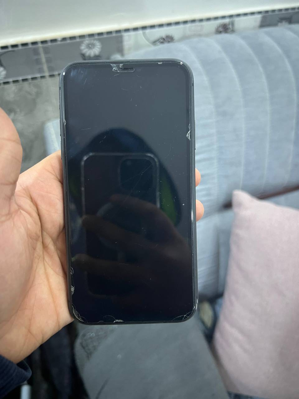 11عادي
جهاز نضيف بس بطاريته ناصيه مع العلم صرفه حلو لان شاحنتي اصليه اشحنه باليوم مره وحده ممفتوح الجهاز وتر نضيف الشاشه مابيها شي هاي لزكه حماية عنواني نجف  السعر250
***********
