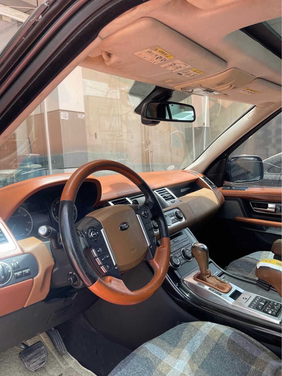Ranj rover2012 ***********                                                                          كلين بي سبووخ بي ليدران گيروومه كينه باشه رت جووپ به شه رت  ٤ تايه ي نووي تازه باس تراي باتري نووي تازه هاموشتي باشه رت ١٣٩ وه ره قه ٦ وه ره قه ش خرامه لا سعري ديته خواري Singapore
