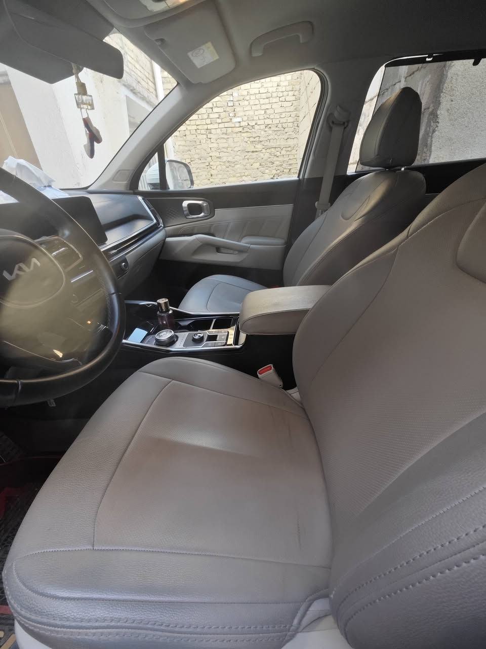 سورنتو 24 مكفولة رقم بغداد بأسمي مكاني ناصريه شطره للبيع ماشيه 28 ألف سعر ٣١٥ رقم ***********
