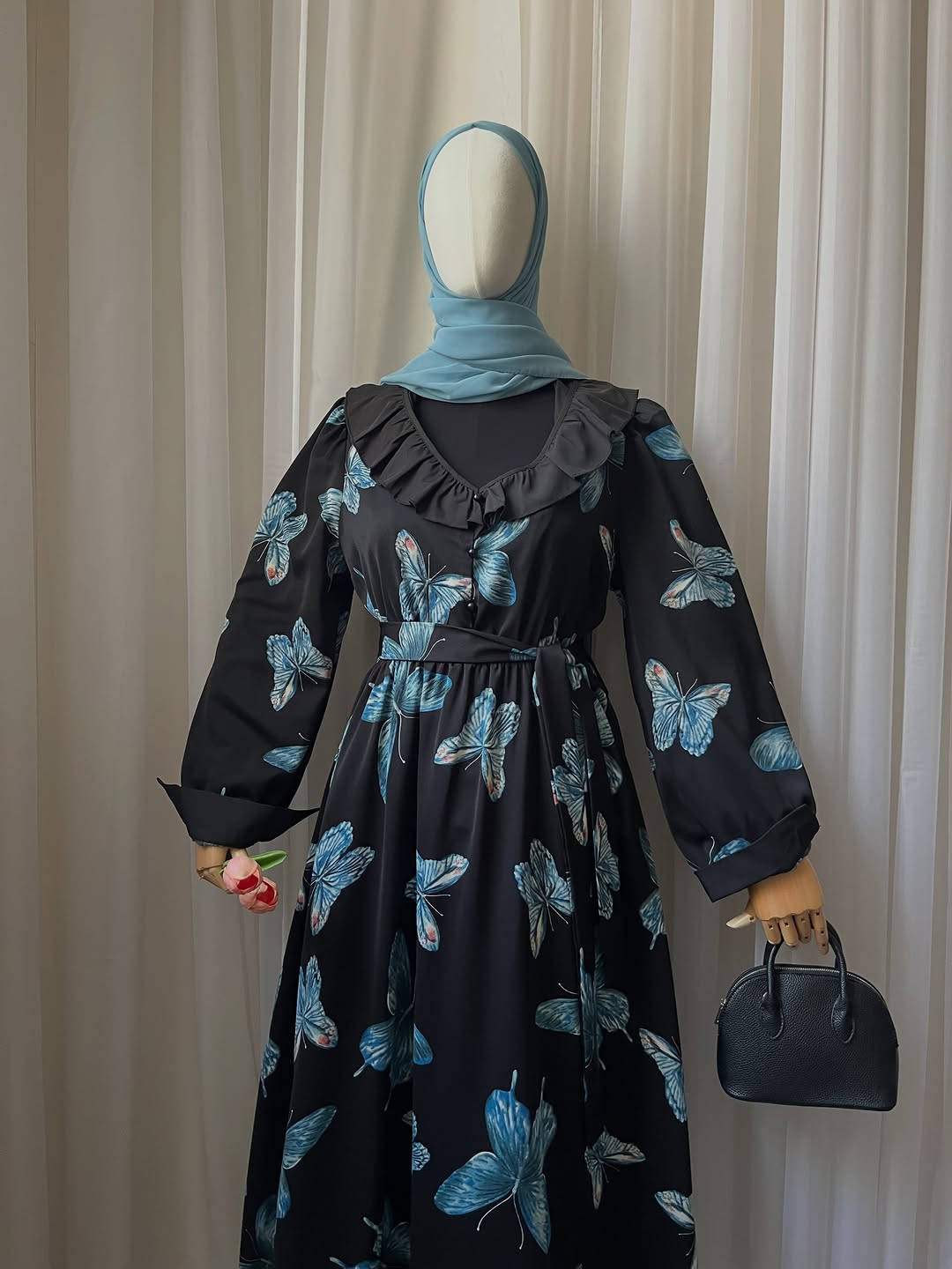 ⁨	السعر/35 الف 
القطعة/ فستان فراشات مع حزام 🦋🩵🖤
ماركة/كوالتي ممتاز جدا
القماش/ راقي جدا و صيفي بارددد يجنننن 
القياس/موفرين 36 الى 44
الطول/132 سم 

توصيل 🚕
لكل محافظات العراق ( 5 الف )
تتوفر خدمة دفع عن طريق زين كاش
وماستر كارد⁩⁩


**إذا كنت صاحب هذا الإعلان وتريد حذفه لأي سبب، رجاءا أرسل رسالة إلى الدعم الفني**