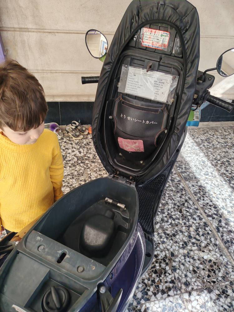 سلام عليكم دراجه بريز ببغاء  رمبه  اجدد بريز زيرو ماشيه أربعة الاف حقيقي   لون حبري مكينه بلباكيت كهربائات كله شغاله فول احله من الصور ليلخذه كون جناي مو بياع شراي مكاني بغداد الأمين  السعر 1300بيه مجال قليل  *********** بغداد, العراق
