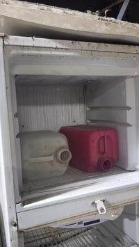 ثلاجه بيها زرف ليك للبيع بسعر العتيك ابيع للمصلح كونكورد ماطور شغال ال...