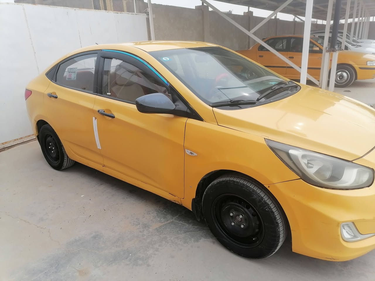 اكسنت خليجي موديل 2012
السيارة محرك 1600 كير ومكينه خير من الله  
السيارة بأسمي مشروع وطني.
 السعر 80 وبيها مجال 
عنواني :واسط مركز المدينه 
للأتصال ***********
