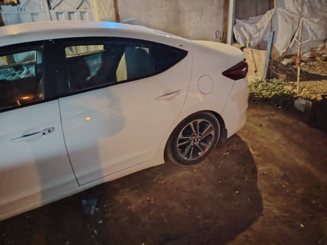 سلام عليكم النترا١٧مصبوغه حزام جماليه وبيهه تكشرات بل قمارالساره فول ما عده الفتحه ومكينه تيربر السعر١٠٠ وبيهه مجل والمكان كربلاء ***********
