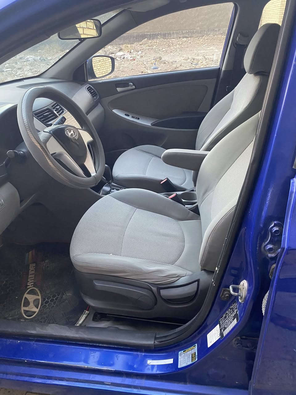 سلام عليكم اكسنت للبيع مديل 2013وارد أمريكي محرك 1600 بيها صبغ صفحه اليسار مع البنيد اثر خدوش وطخات  الدواخل مكفوله وصفحه اليمين مكفوله قماره مكفوله والجنطه مكفوله رقم بغداد انگليزي بأسمي تخم تاير باتري جديد السعر المطلوب 85 ورقه الشراي يتصل ***********وعندي صور الصفحه قبل الصبغ
