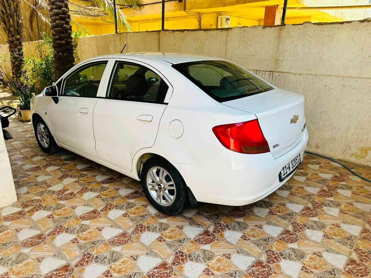 السلام عليكم 
شوفر ليت سايل 2012 
رقم بغداد انكليزي جديد وسنويه لل 2031 شرط التحويل 
السياره كلش نضيفه وبلاديه على ايد وحده من 2012 السياره كلش نضيفه 
محرك 1500 زنجيل كلش قوي واقتصادي 
شرط برغي ممفتوح بي ع شركه 
محرك وكير مكفولات 
كير عادي 5 نمر 
جام كهرباء 
ويل كب بلادي 
تبريد ثلج 
شاشه 
صدر جديد تخم تاير 
كهربائيات كله شغاله سنتر لوك 
ترايك وين متريد 
السياره بدون ضربه شرط بيها صبغ صبغتها ع ايدي فرن 
ومصورها قبل الصبغ 
والسونار موجود بالمنشور جديد اكفلك ضربه او تبديل دكه جاكوج مابيه دواخل كله مكفوله 
السعر 55 وبيها مجال 
العنوان ديالى الخالص ناحيه هبهب
***********
