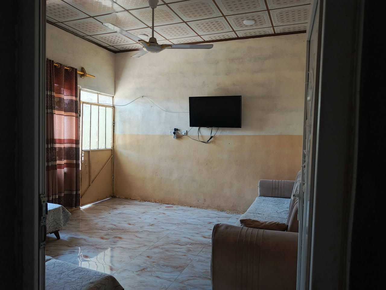 دار للبيع منطقه رجم حديد زراعي بي كارت بلدية مساحة 104 واجهة 5ونص نزال 20  سعر 30 ..***********
