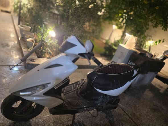 سلام عليكم
دراجة للبيع ماكس مضلع 
الدراجه مفتوحه 
بس نگرة سلف
كفراته تجاري وبيه صفحه مابيه كفر. مكسور
كابريتر جديده ahe
قايش جديد
سلف 55 
جوين مكينه جديد
خرز جدد
كلجاته ميته عوزه كلجات
شغاله ومشي فول شرط تطلع ال80 
سعره 250 كوم حديد سكراب ابيع
***********
الناصرية مركز
