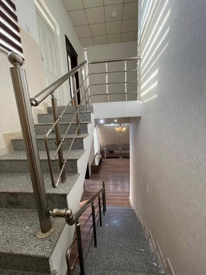 🌹#عرض_جديد_وسعر_مناسب🌹
⭐️بيت_للبيع_في_اربيل_بمجمع_لانه_ستي
⭐️مساحة بيت 200م يتكون بيت من(4)غرف نوم 
⭐️لمجمع كامل خدمات من مدارس
⭐️عربيه روضه وحضانه ماركت تيم مارت ومطعم 
⭐️وكافتريا وجامع
⭐️وفرن صمون وقاعة جم 
///////////////////////////////////////////////////////////////////////
اللاستفسار اكثر ***********
