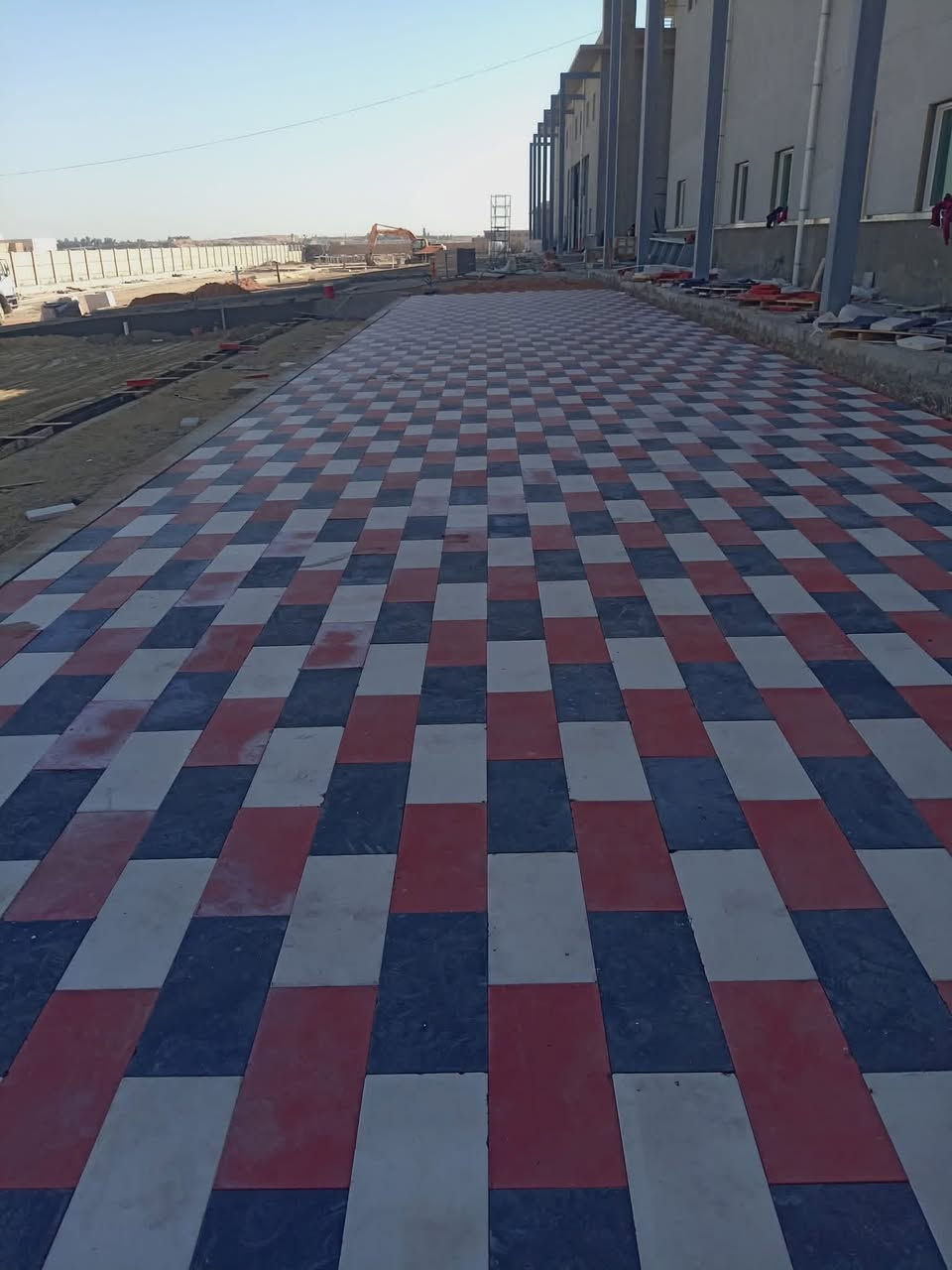 متوفر كادر عمل
نشتغل انواع الارصفه شوارع حدائق مدارس دوائر 

  ونشتغل جميع المحافضات ويوجد كرسته وعمل توصل على ارقم ***********
