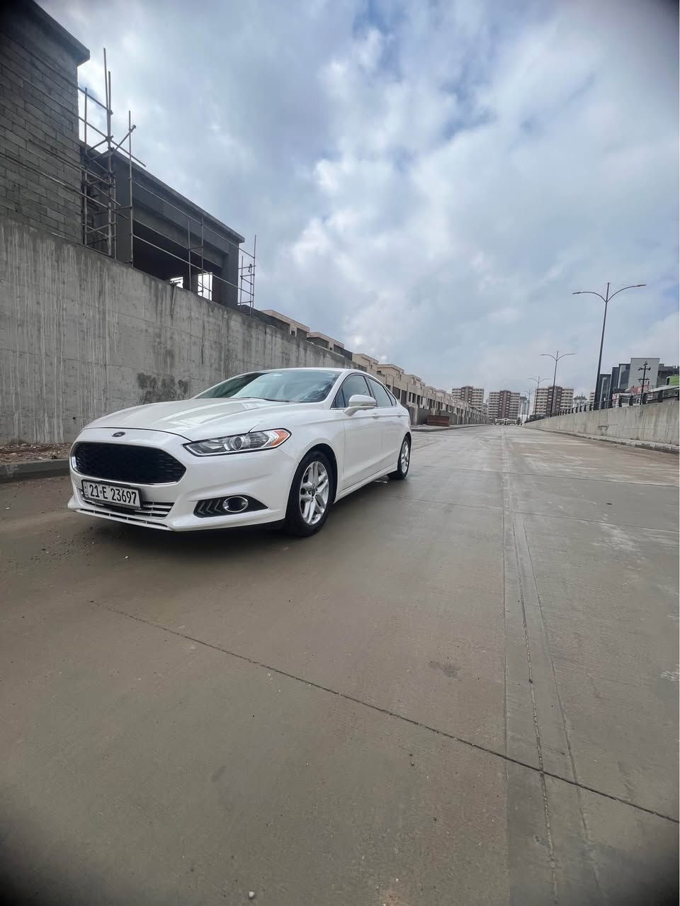 فۆرد فیوژن ۲٠۱٦ 
مواسەفات se سێ شاشە و کوشن کارەبا ئاێنەی هیتەر
۱۳۹هەزار میل ڕۆشتوە 
دەعمی قورسی نیە ئیرباگی سیستەمە داشبۆرد نەتەقیوە 
رەسمی سۆنەریم داناوە
*********** السليمانية, العراق
