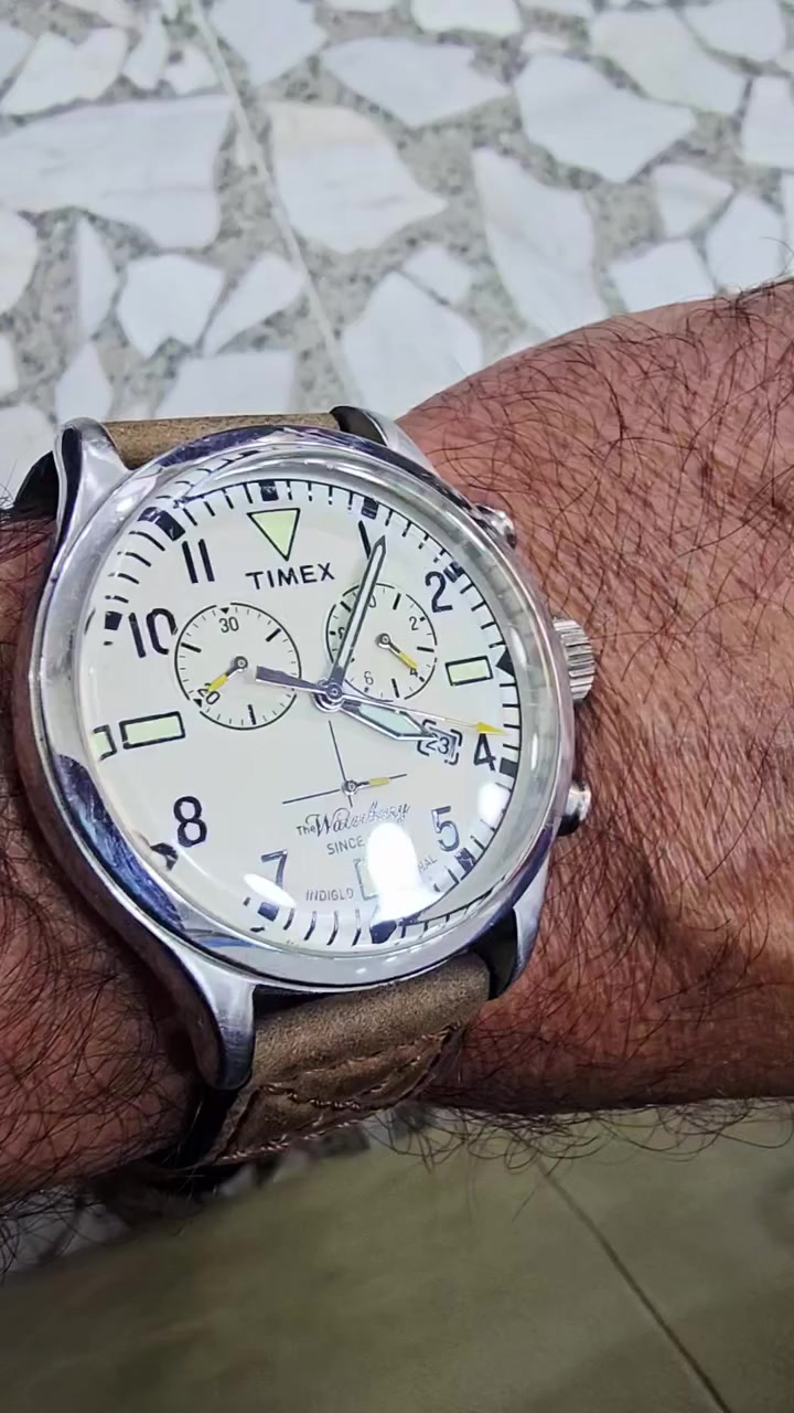 السلام عليكم
ساعة تايمكس الاصلي
نضافة ممتازة
كرونو غراف
سناتر شغالة
سنتر ثواني منفصل
نافذة لعرض التاريخ
ضد الماء 
اميال لامينوس
انارة لد
قطر ٤٥ مع الزمبلك
السعر  ٧٥ الف
ملاحضة
( اكو شخط بالجامة جدا زغير وممبين بالصور )
عنواني بغداد نواب ضباط الامين  ويوجد توصيل لجميع محافظات العراق الحبيب
***********
