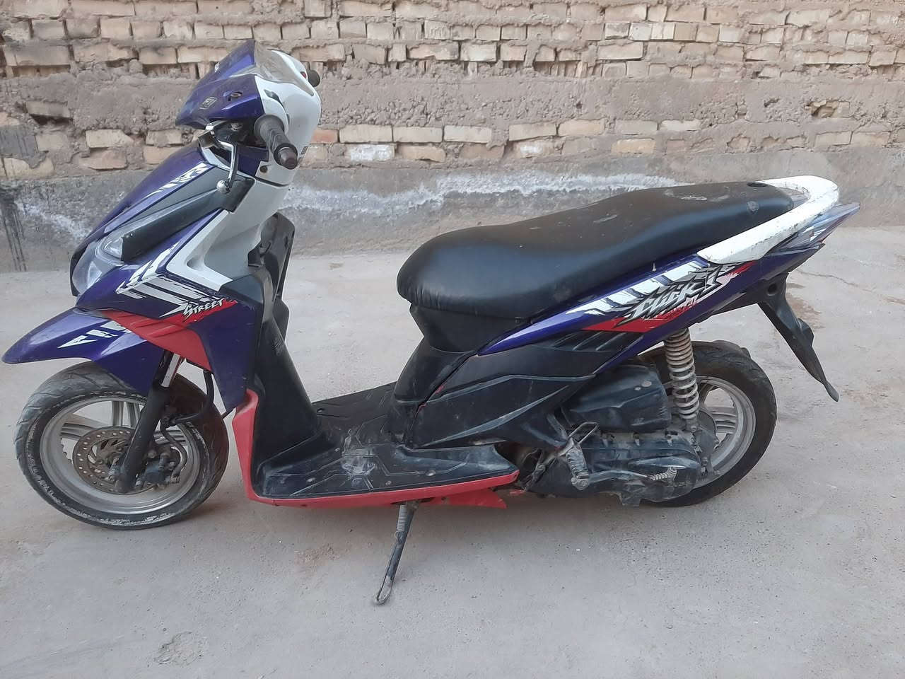 هوندا سرعه  140 كوم حديد سعرها 150 وبيها مجال قليل مكاني بغداد الرشاد الاتصال ***********
