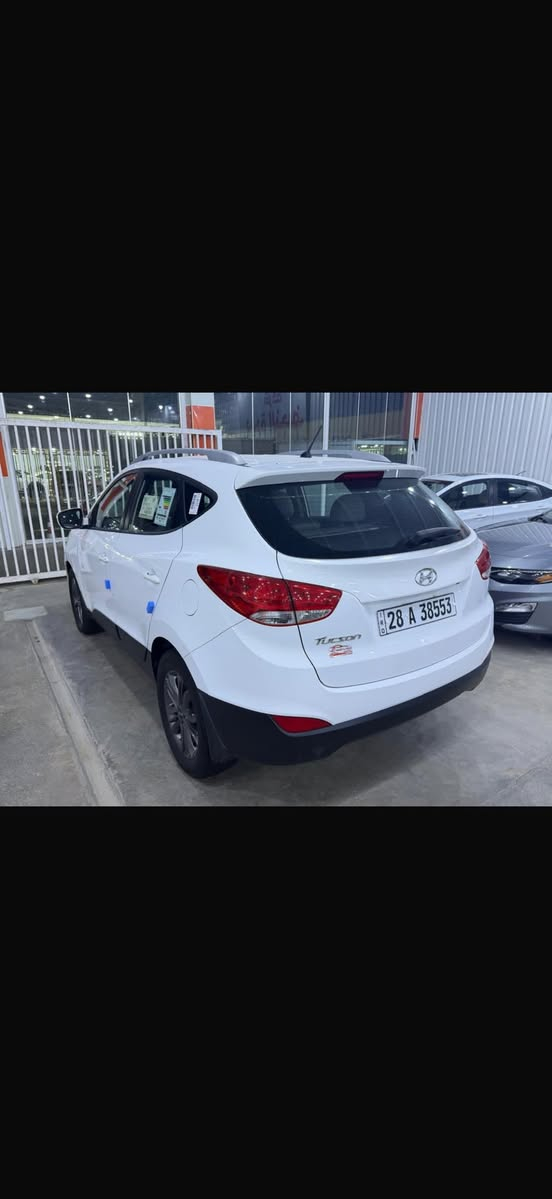 السلام عليكم
توكسان للبيع 2015 رقم وسنويه وهزه جديده 
كفاله من الصبغ والفتح 
ماشيه 155 
السعر 152 وبيه مجال للشراي 
للاستفسار اتصل ***********
