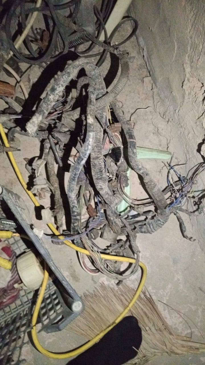 غراض رف شتريد عندي دينمه كويل عقل ضفير رادتر ام اربع سروات دلكو  4كبسات ورك  شاشه***********
