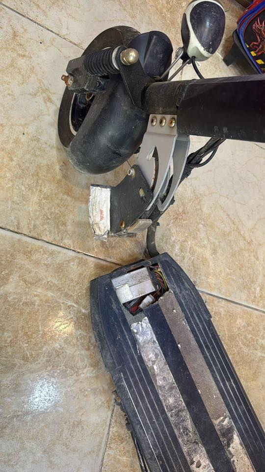 سكوتر شحن بس هاذا الكسر بي للبيع
***********
