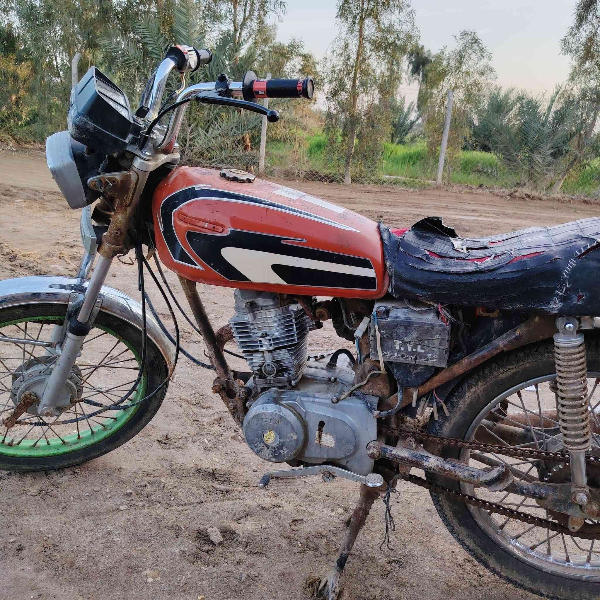 للبيع مديل 16 اوراق اصولي مكينه ولفات بوشه وبستم وكلجات توني شادهن  بيه بس كرنك كظ والباقي كله شغال سعره260 وبيه مجال 
***********
