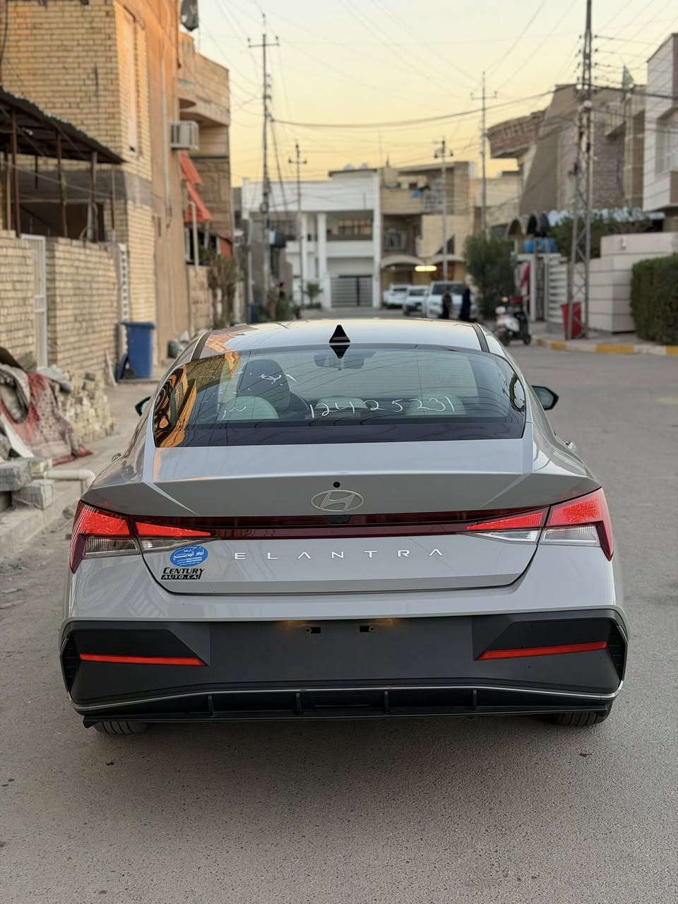 السلام عليكم للبيع فقط 
النترا موديل 2024 لون سمنتي
ماشيه 19 الف بدون حادث بسيط
موضح بالصور بدون ايرباك بدون دواخل 
جاهزه وجديده دخول جديد بسمي بدون رقم 
السعر 146 
العنوان بغداد بلديات 
الهاتف ***********
