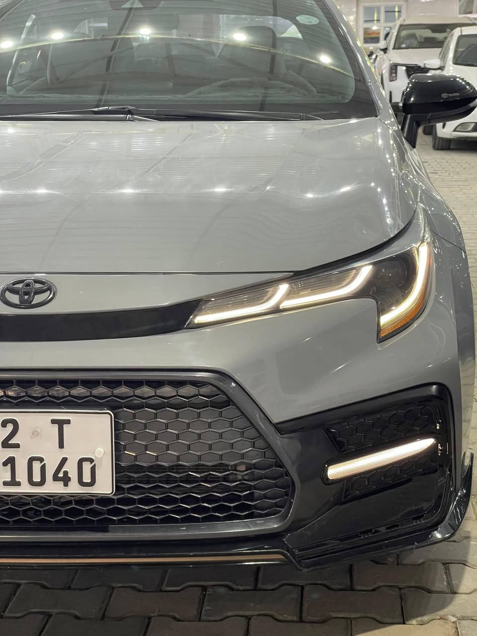 � تويوتا كورولا 2022 – فئة APEX (وارد أمريكي) 🇺🇸 كلين فقط دعاميه خلفيه
🔹الون تو كلر
🔹 المحرك: 4 سلندر 2.0 لتر
🔹 الاستهلاك: اقتصادي بالوقود

🏁 حزمة APEX الرياضية الأصلية
🔹 كشتاة رياضي 
🔹 صالنصه رياضي
🔹 تحكم وثبات أعلى على الطريق

🛞  ويل 18 رياضية سوداء
💡 الإنارة: مصابيح LED أمامية ونهارية

📱 شاشة لمس 8 إنج
📲 Apple CarPlay & Android Auto
🎶 نظام صوتي 6 سماعات
📸 كاميرا خلفية
🔑 تشغيل بالبصمة + دخول ذكي

🛡️ أنظمة السلامة (Toyota Safety Sense):
🔹 تنبيه ما قبل الاصطدام
🔹 المحافظة على المسار
🔹 رادار مثبت سرعة
🔹 مانع الانزلاق
مكان السياره نجف الإشراف  
السعر (173) 💵💲 وبيها مجال
الاستفسار 📞
***********
***********
