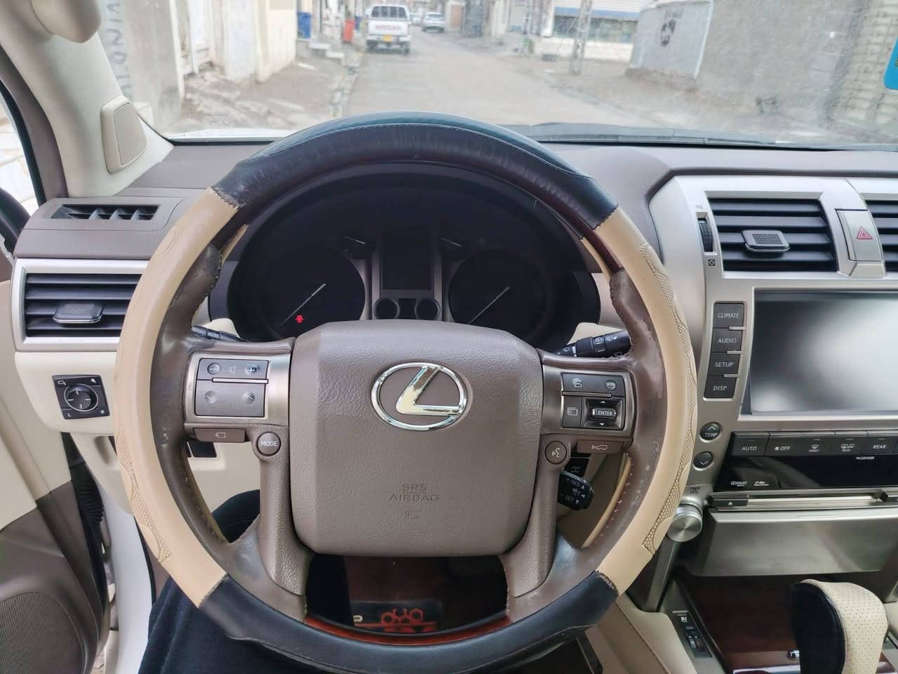 سلام عليكم
لكزز برادو ٢٠١٠ اربيل رقم انكليزي مكولفه فول واحد على واحد محرك ٤٦٠٠ جكات اربع كامرات نقاط عمياء مري قلابه عالبك تبريد تدفئه بالكشنات كشن السائق ذاكره كشنات السبعه راكب كهرباء شاشه اعطال ثلاث شاشات كراسي كهرباء ثلاث انظمه قياده سماعات محيطيه دمام خلفي امامي فتحه وبعد هواي بيه موصفات بسم شركه تريد مداور تريت وكاله المكان النجف الاشرف
السعر (250)  بيها مجال 
 للاتصال ***********
