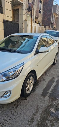 اكسنت ٢٠١٢ خليجي مكينه ١٦٠٠ السيارة مكفولة من الصبغ والحادث عدا الدوسا...