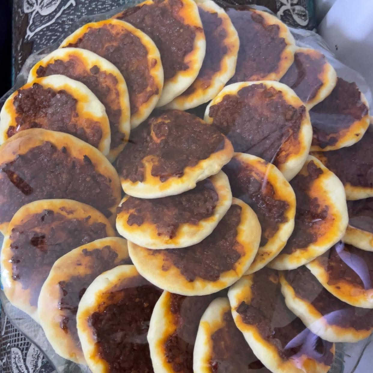 صباح الخير مستعدون بتجهيز طلباتكم من جميع الاكلات والملبس والفطائر للحجز على الرقم *********** واكو توصيل ان شاء الله
